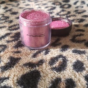 MAC PIGMENT in original full size in ROSE
